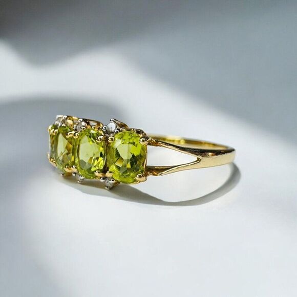 VINTAGE- 10k Gold- Natural Peridot & Diamond Ring -2 CARAT T.W- Size 10 -2.1g - Picture 9 of 16